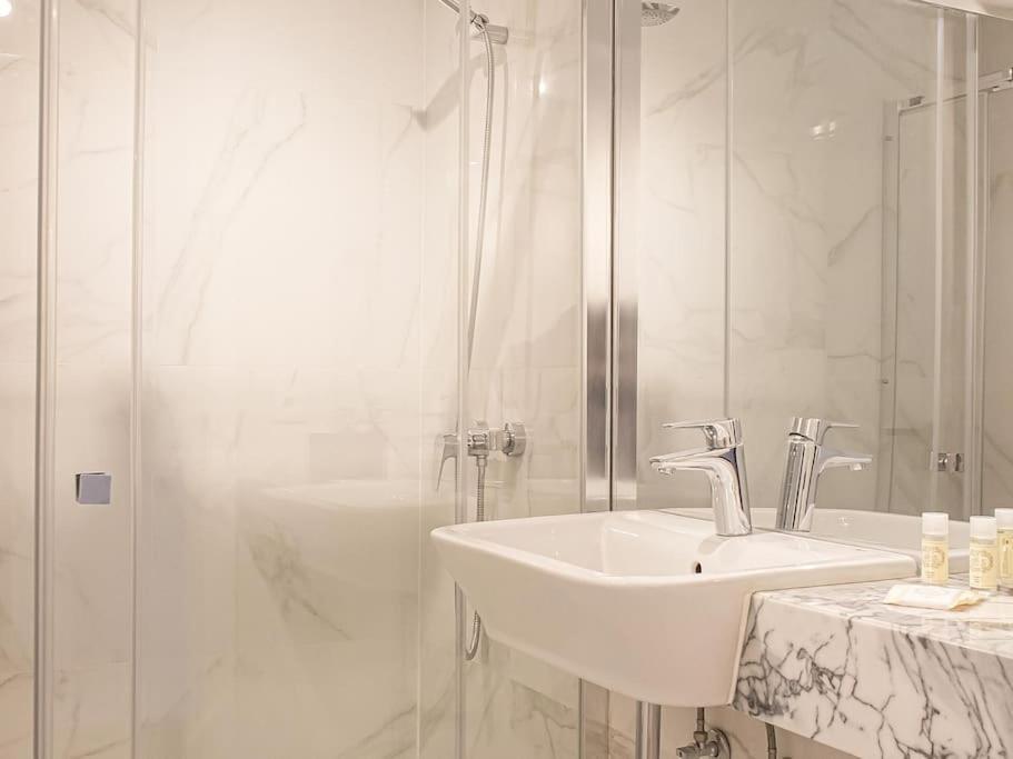 Saldanha Spacious With Ac Terrace And Garage * Lissabon